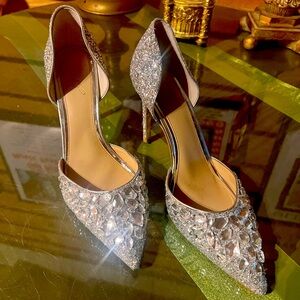 Size 10 Badgley Mischka Jewel heels. Worn twice! Excellent condition.